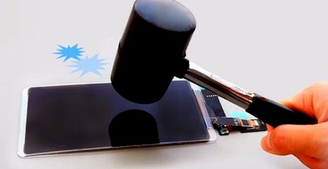 Samsung's New Durable OLED Screen Passes the Test of Being Hammered
