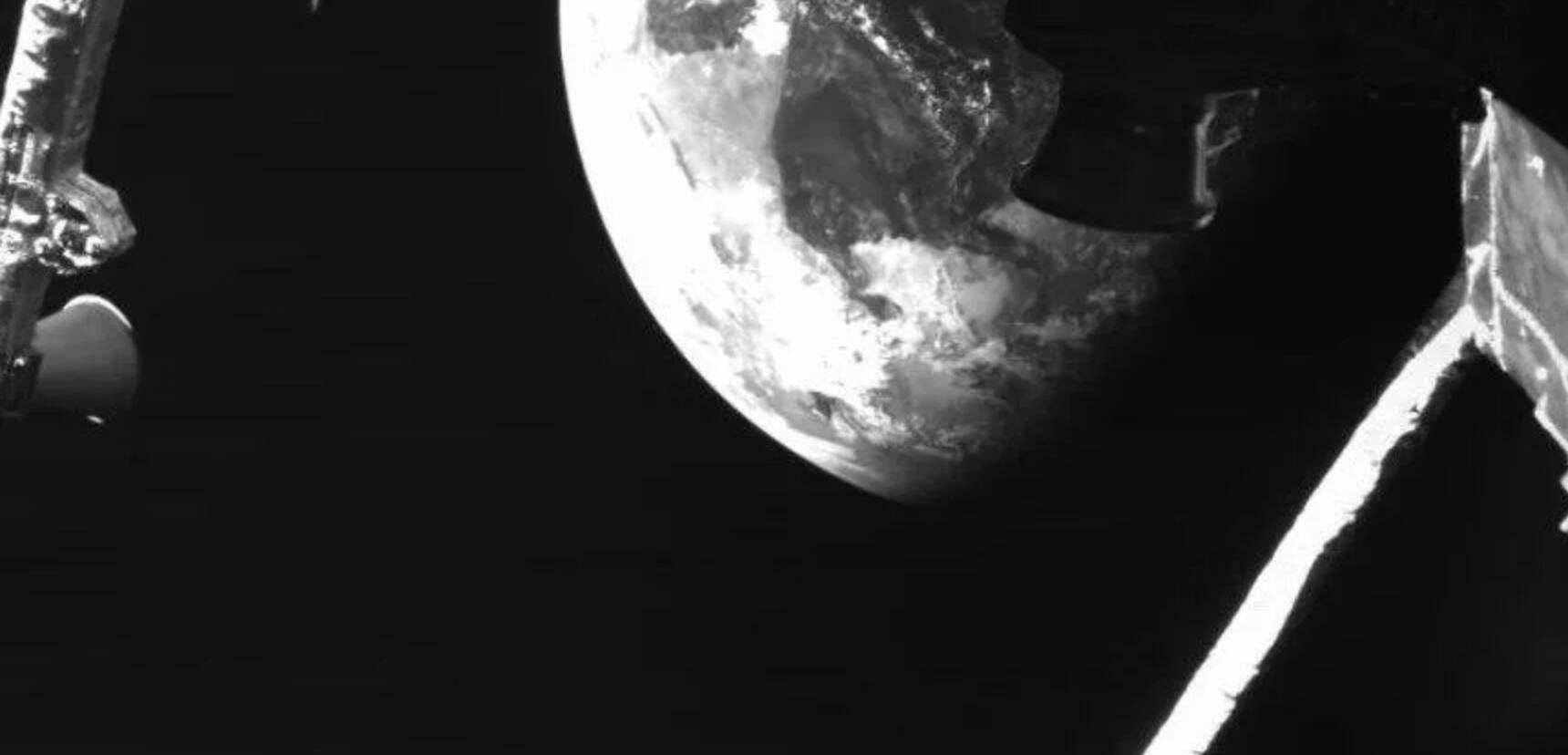 See Earth Through the Eyes of a Mercury-bound Spacecraft