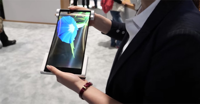 Scroll Screen: See the Impressive Boe's 12.3-inch Screen
