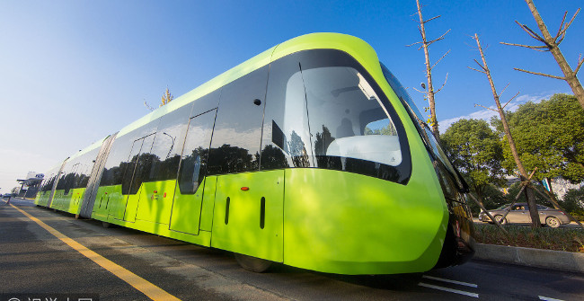 China Unveils the World's First Rail-free Self-driving Train