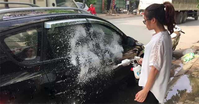 Should a Foam Bottle Be Used for a Car Wash?