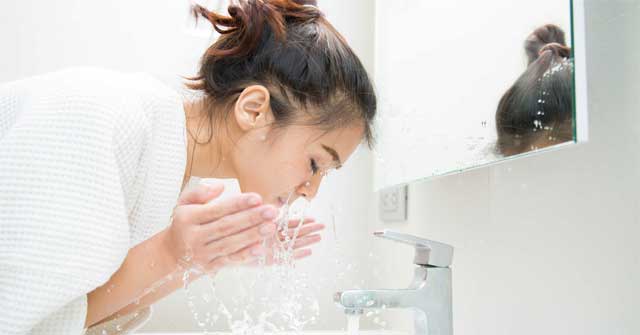 Should Wash Your Face with Feminine Solution to Treat Acne?
