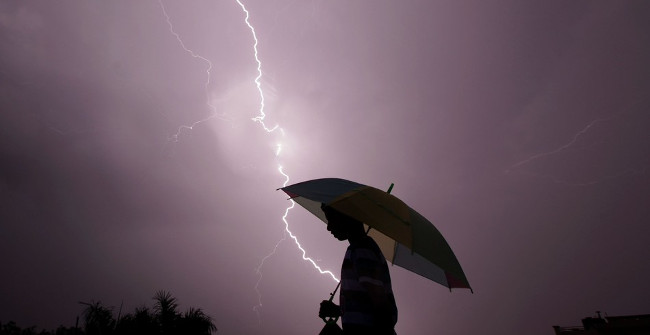 Simple Method of Calculating the Safe Distance Between Lightning