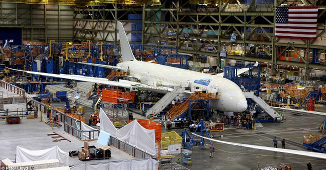 Suddenly Enter the Secret Aircraft Manufacturing Workshop