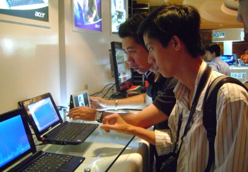 Technology Firms 'Break Up' Netbooks