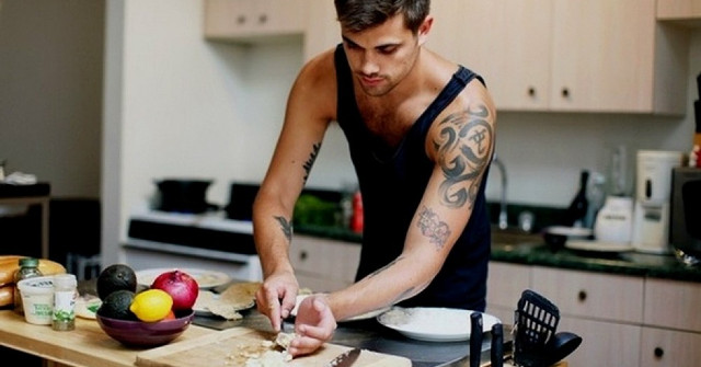 Tell Him How to Cook Delicious Dishes for Her on October 20