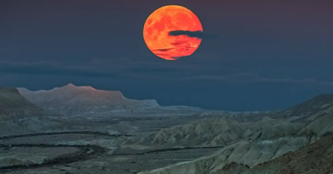 The Biggest Super Moon in 70 Years Will Appear on November 14