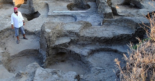 The Discovery of an Ancient Persian Stele Carved from King Darius I in Russia