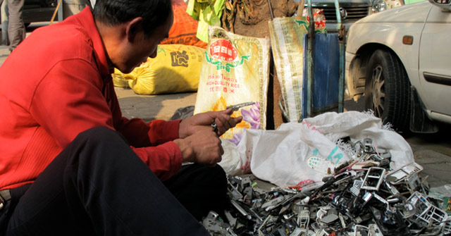 The Fate of the Smartphones in the Second Hand Market: Removed to