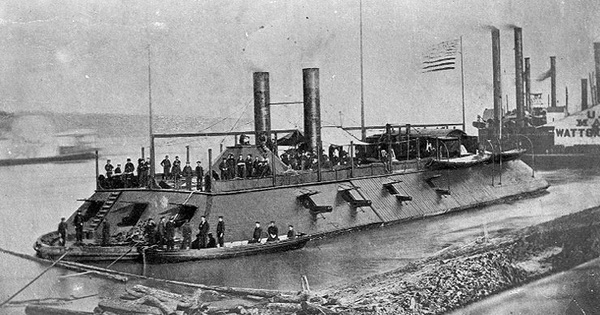 The First Us Warship Was Sunk by a 19-liter Glass Vase