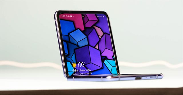 The Galaxy Z Flip Is Out of Stock in Korea 'in a Single Note'