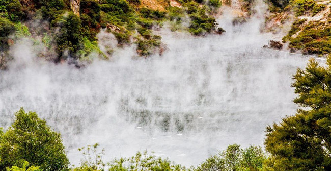 Frying Pan Lake: One of the World's Largest Hot Springs
