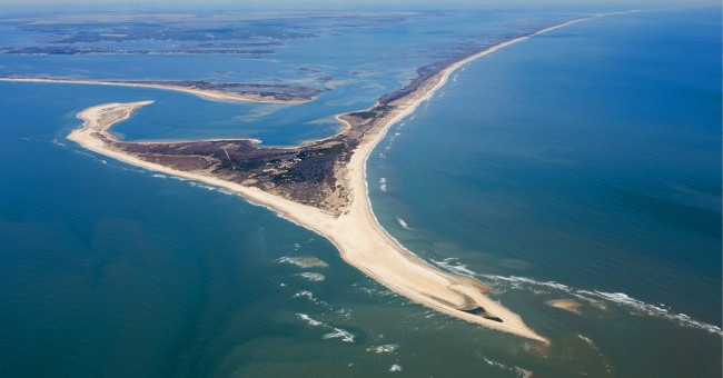 The Mysterious Island of a Strange Shape Suddenly Appears