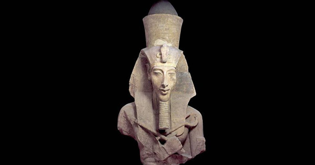 The Plaster Statue of King Akhenaten Was Excavated in Egypt