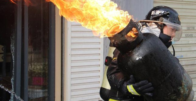 The Police Instructed to Extinguish the Fire When the Gas Tank Was