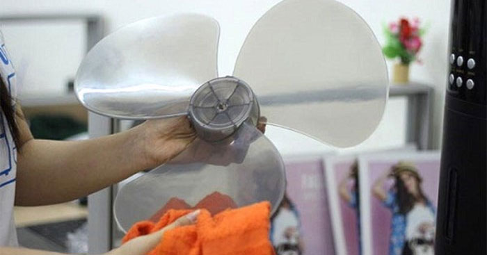 The Propellers Are Usually Dusty, Why?