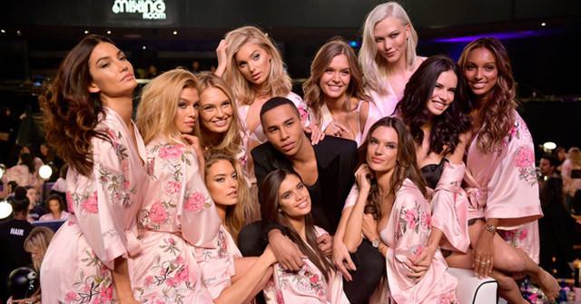 The Style of Makeup over the Past 2 Decades of Victoria's Secret