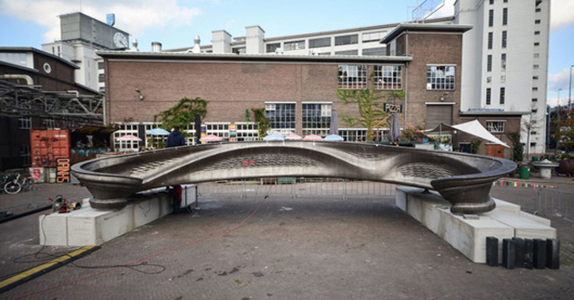 The World's First Steel Bridge Was Created with 3D Printing Technology, Equipped with Smart Sensors