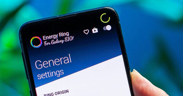 This Application Helps You Turn the Hole-punching Camera on