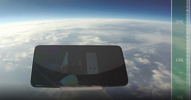This Is a Durable Smartphone, Falling from a Height of 31km Above