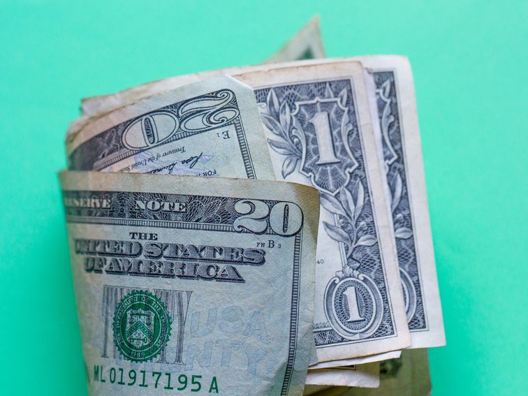 This Is How Much You Should Tip Restaurants and Delivery