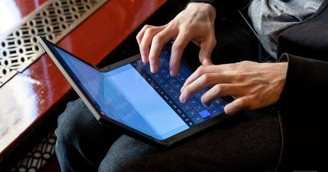 This Is the World's First Lenovo ThinkPad X1 Folding Screen Computer