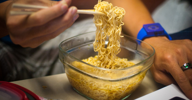 This Is What Happens in the Stomach When You Eat Shrimp Noodles