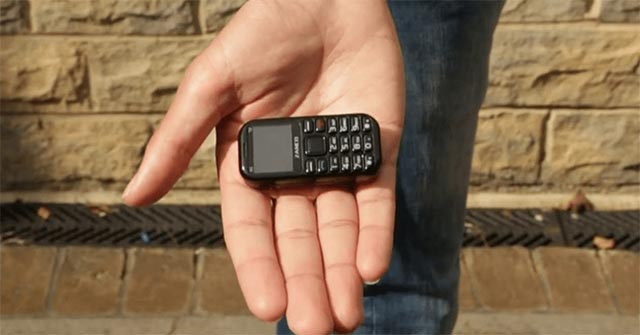 This Phone Is as Small as a USB Flash Drive, but the Battery