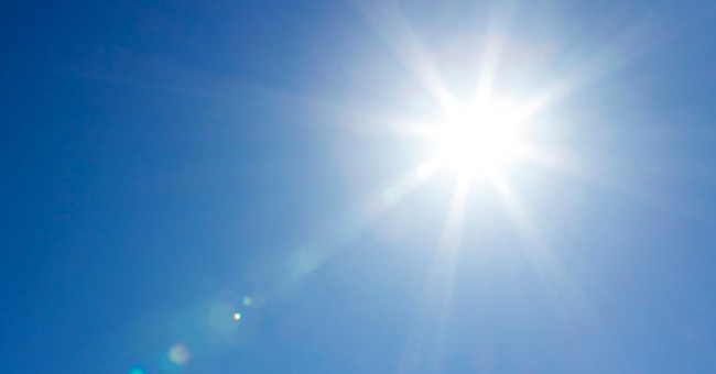 Today, the Hot Sun in Hanoi Reached a Record of 41 Degrees Celsius