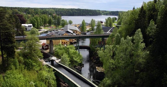 Top 10 Most Exotic and Unique Water Bridges in the World