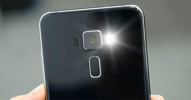 Top App Flashes Automatically When a Call, Message