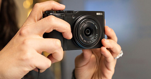 Digital Device: Top Travel Camera for Women