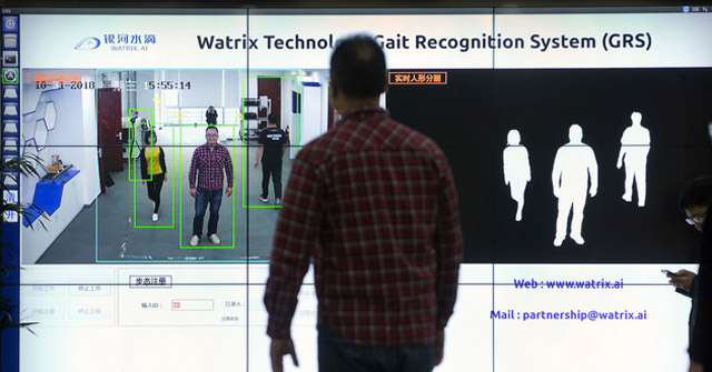 Turning His Back and Covering His Face Still Didn't Escape the Technology of Identifying Chinese