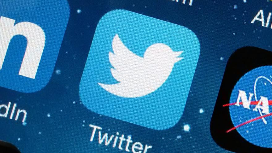 Twitter iOS Tests the Inappropriate Language Alert Feature