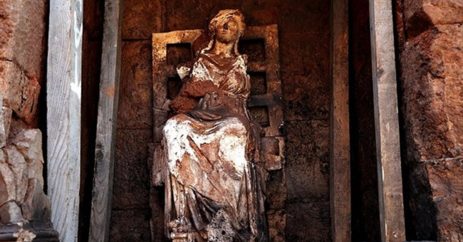 Unearth a 2,100-year-old Marble Statue in Northern Turkey