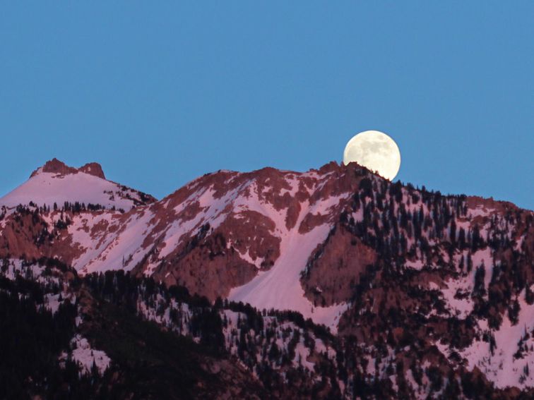 Upcoming 'Pink Moon' on April 7 Is the Biggest Supermoon of
