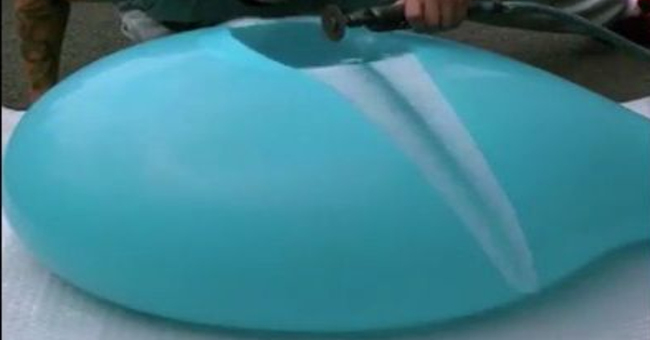 Using Electric Saws to Cut Water Balloons, Interesting Things