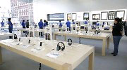 Video: Stealing Things in Apple Store.. Easy?