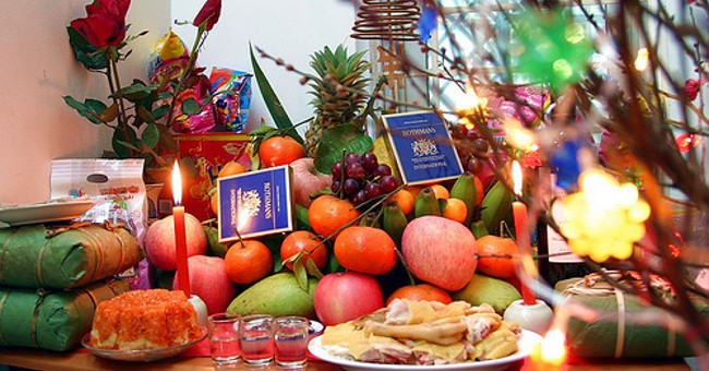 Voting Offerings for the Golden Ceremony Saw the Ancestors on Tet