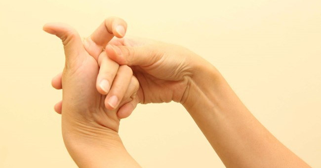 What Happens When We Break Our Fingers Cracked