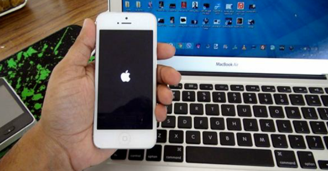 What to Do When the iPhone Hangs the Apple Logo During Startup?