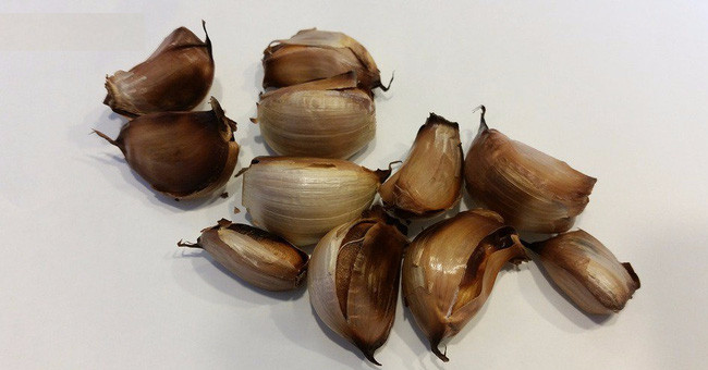 Without Black Garlic, Eat 6 Grilled Garlic Cloves Every Day You