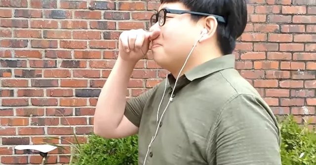 You Can Control Your Phone with Just a Swipe of Your Nose Thanks to This Smart Eyewear Concept!