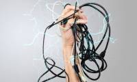4 rules to remember when plugging in your phone to avoid electric shock or fire