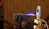 Accumulated 1,000,000V directly to the device, Nokia 'brick' fired lightning, self-dialed as a ghost