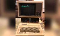 After 30 years of being forgotten in the warehouse, Apple computers still work well, surprising everyone