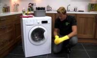 Clean simple horizontal door washer with 4 ways to do this