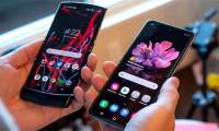 Compare the durability of Galaxy Z Flip and Motorola Razr when dropped from a height of nearly 2m