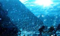 Discover 2 glass pyramids under the Bermuda Triangle Sea?