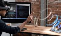 HoloLens becomes an extremely useful travel laptop
